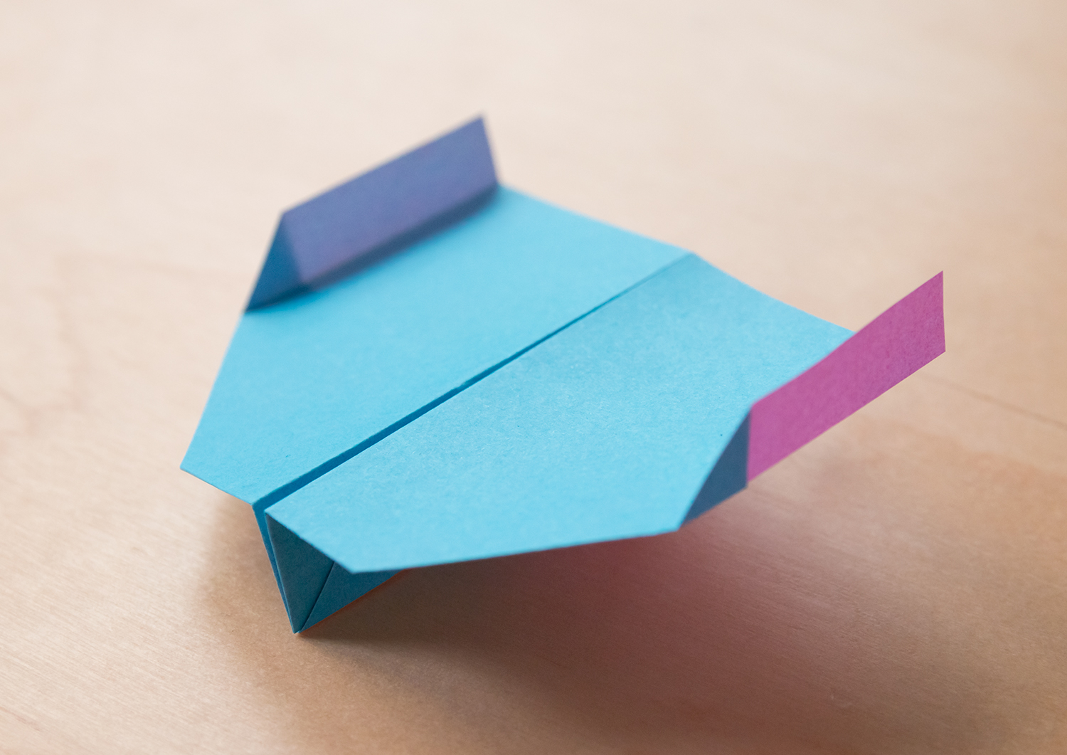 折り紙 飛行機 【難易度別】折り紙の紙飛行機の折り方6つ！幼児でも簡単な折り方